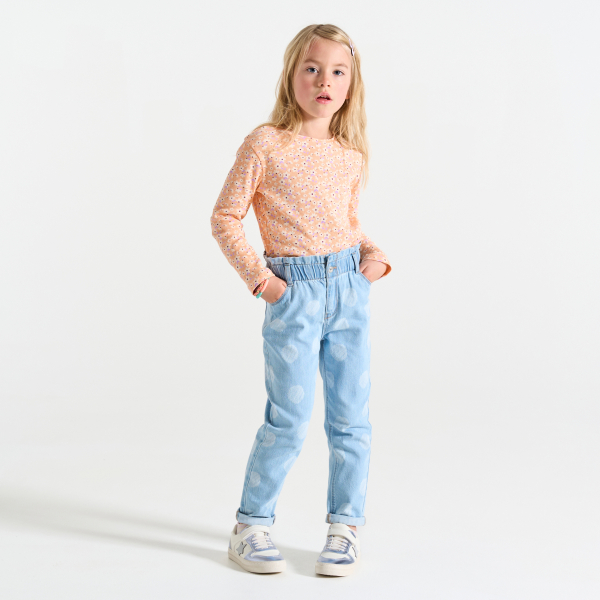 تيشيرت مضلع ومزين برسوم باللون البرتقالي المشمشي للفتيات.